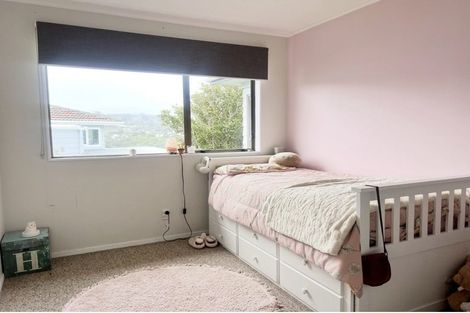 Photo of property in 32 Wisteria Grove, Maungaraki, Lower Hutt, 5010