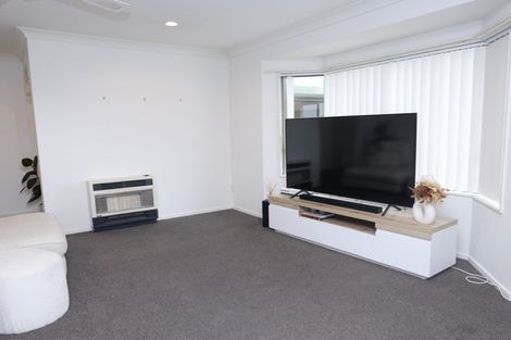 Photo of property in 11 Crown Hill, Paraparaumu, 5032