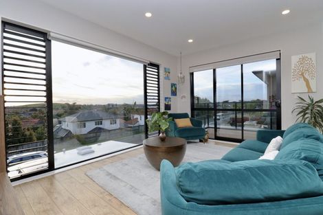 Photo of property in 26 Roxborough Place, East Tamaki Heights, Auckland, 2016