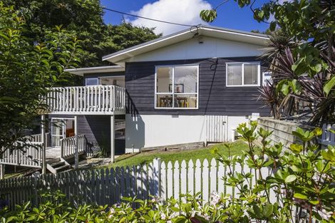 Photo of property in 2/52 West Lynn Road, Titirangi, Auckland, 0604