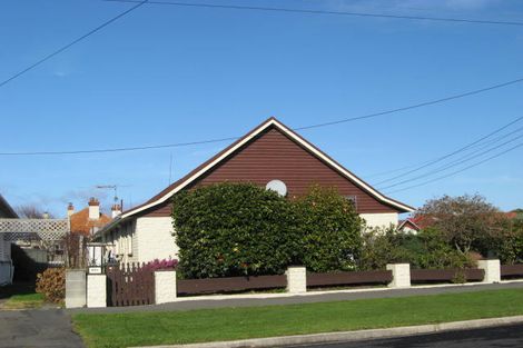 Photo of property in 63 Hargest Crescent, Saint Kilda, Dunedin, 9012