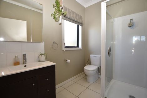 Photo of property in 18 Carrington Drive, Carterton, 5713