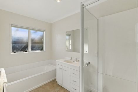 Photo of property in 4 Monterosso Place, Paraparaumu Beach, Paraparaumu, 5032