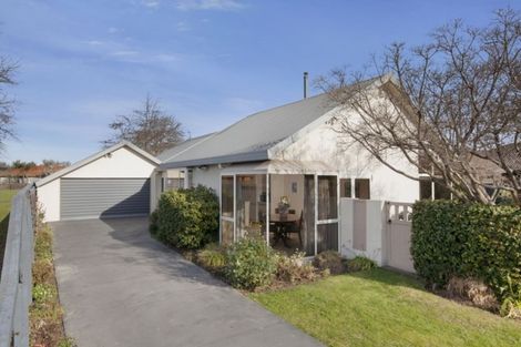 Photo of property in 27 Regency Crescent, Redwood, Christchurch, 8051