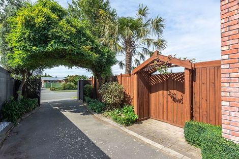 Photo of property in 327 Avonhead Road, Avonhead, Christchurch, 8042