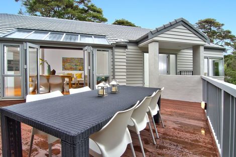 Photo of property in 11e Woodfern Crescent, Titirangi, Auckland, 0604