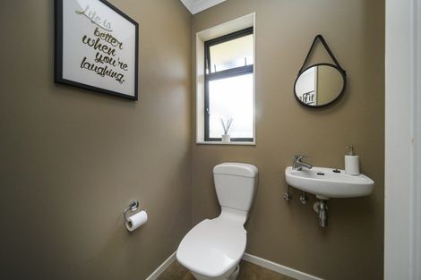 Photo of property in 78 Geneva Terrace, Kelvin Grove, Palmerston North, 4414