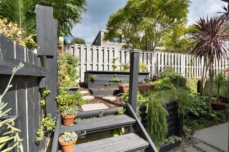 Photo of property in 30 Ngarata Avenue, Mount Maunganui, 3116