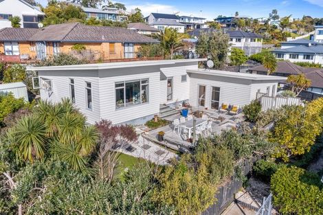 Photo of property in 10 Veronica Close, Red Beach, 0932