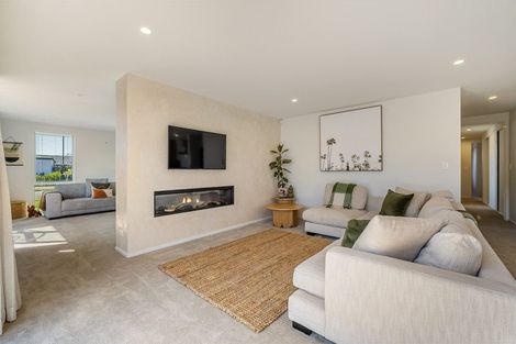 Photo of property in 8 Irvines Track, Halswell, Christchurch, 8025