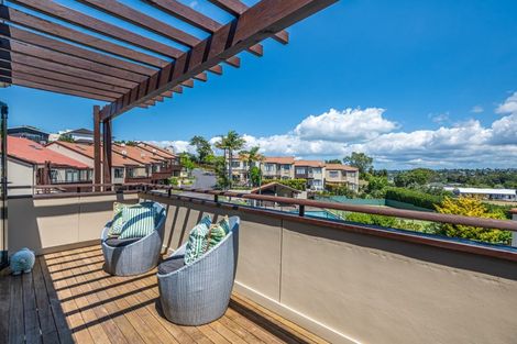 Photo of property in 9/8 Tobago Place, Sunnynook, Auckland, 0620