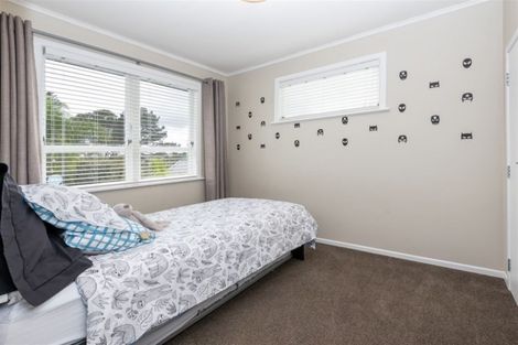 Photo of property in 122 Ennis Avenue, Pakuranga Heights, Auckland, 2010