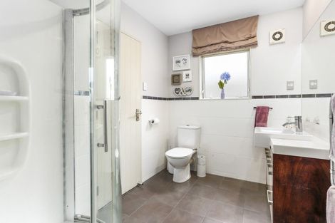 Photo of property in 70 Saddleback Rise, Murrays Bay, Auckland, 0630