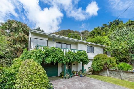 Photo of property in 15a Main Road, Tawa, Wellington, 5028