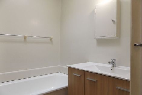 Photo of property in 2/7 Queen Street, Papakura, 2110