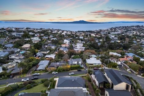 Photo of property in 2/33 Parr Terrace, Castor Bay, Auckland, 0620