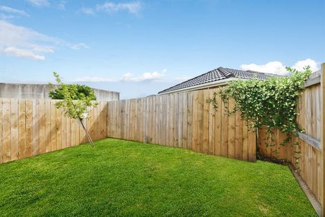 Photo of property in 11/60 Kelman Road, Kelston, Auckland, 0602