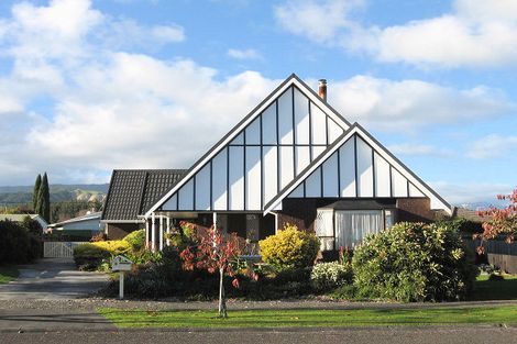 Photo of property in 8 Renata Road, Otaki, 5512