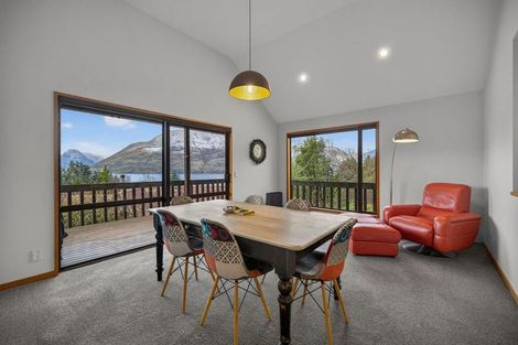 Photo of property in 4 Moss Lane, Sunshine Bay, Queenstown, 9300
