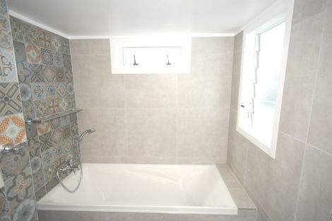 Photo of property in 1/46 College Road, Northcote, Auckland, 0627