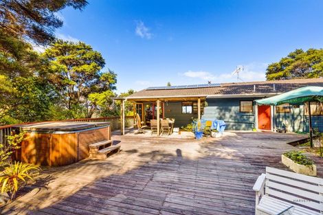 Photo of property in 38 Rauhuia Crescent, Parau, Auckland, 0604