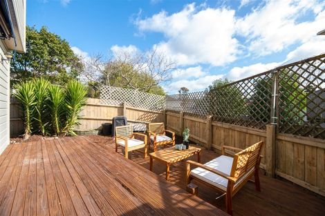 Photo of property in 6 Exmouth Road, Northcote, Auckland, 0627