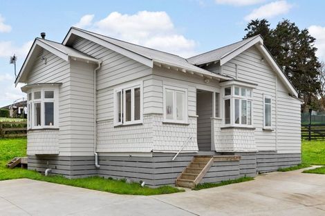 Photo of property in 11 Trosk Place, Waiuku, 2123