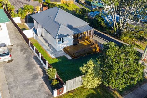 Photo of property in 79 Awaroa Road, Sunnyvale, Auckland, 0612