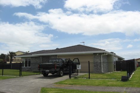 Photo of property in 15 Bill Phillip Place, Clendon Park, Auckland, 2103