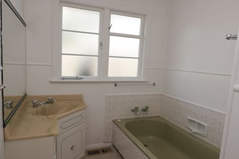 Photo of property in 95 Golf Road, Paraparaumu Beach, Paraparaumu, 5032