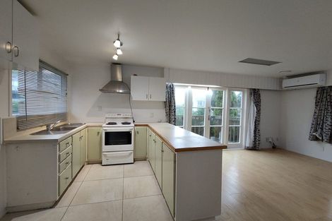 Photo of property in 1/3 Forsythe Place, Massey, Auckland, 0614