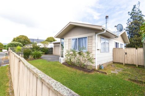 Photo of property in 9 Hilton Grove, Kelvin Grove, Palmerston North, 4414