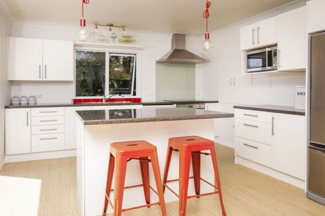 Photo of property in 2/52 West Lynn Road, Titirangi, Auckland, 0604