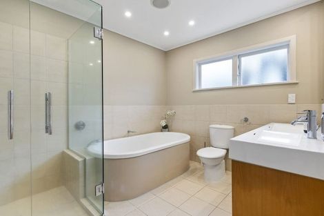 Photo of property in 145 Shakespeare Road, Milford, Auckland, 0620