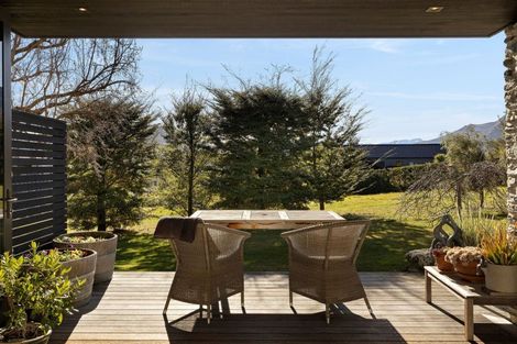 Photo of property in 31 Hackett Road, Jacks Point, Queenstown, 9371