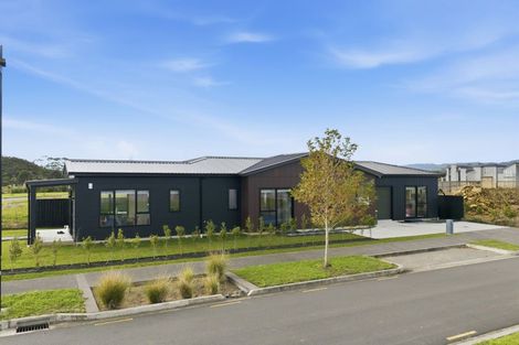 Photo of property in 13 Ngakau Road, Karaka, 2113