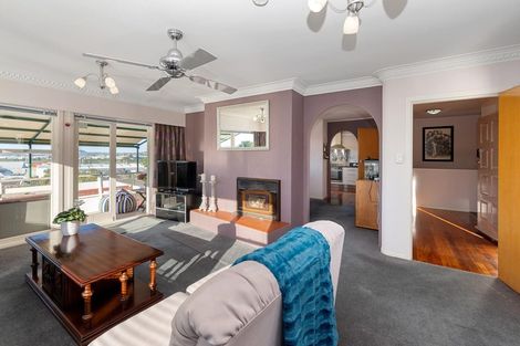 Photo of property in 6 Fowey Avenue, Te Atatu South, Auckland, 0610