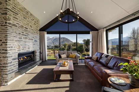 Photo of property in 31 Hackett Road, Jacks Point, Queenstown, 9371