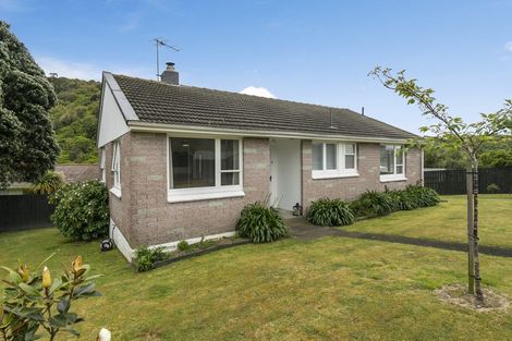 Photo of property in 2 Mahinawa Street, Takapuwahia, Porirua, 5022