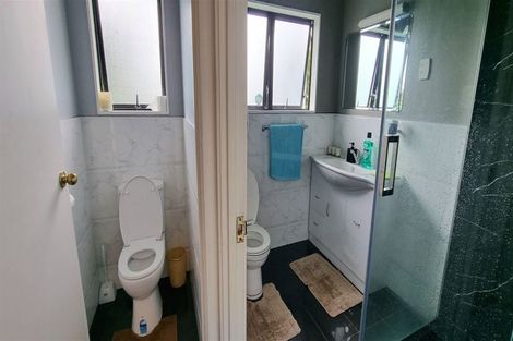 Photo of property in 8a Fruitvale Road, New Lynn, Auckland, 0600