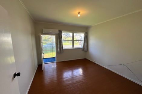 Photo of property in 4/2 Godley Road, Green Bay, Auckland, 0604
