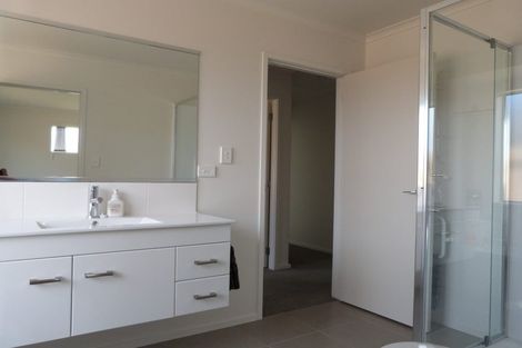 Photo of property in 43 Kowi Lakes Drive, One Tree Point, 0118