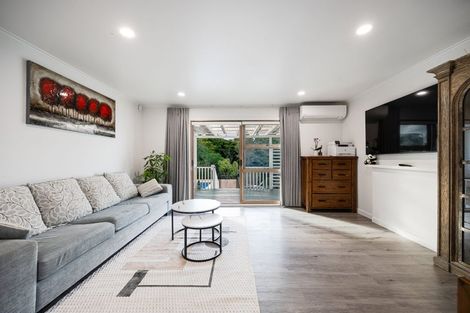 Photo of property in 40 Pupuke Road, Hillcrest, Auckland, 0627