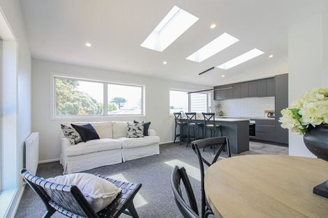 Photo of property in 1/7 Grays Road, Plimmerton, Porirua, 5026