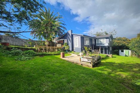 Photo of property in 27 Glenfern Road, Mellons Bay, Auckland, 2014