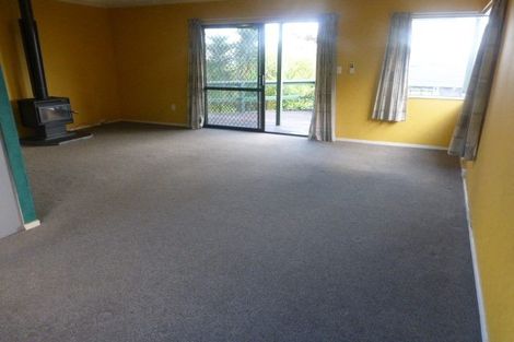 Photo of property in 1/12 Netherlands Avenue, Kelston, Auckland, 0602