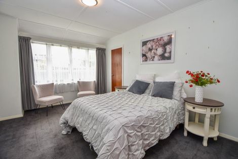 Photo of property in 2 Kent Street, Carterton, 5713