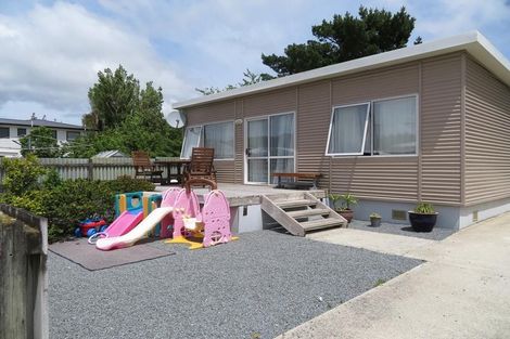 Photo of property in 3/187 Wainuiomata Road, Wainuiomata, Lower Hutt, 5014