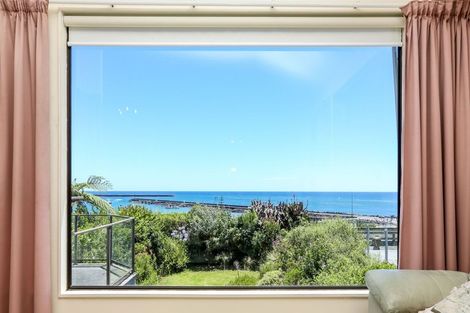 Photo of property in 10 Roy Terrace, Moturoa, New Plymouth, 4310