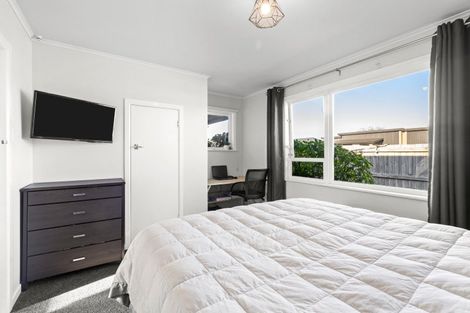Photo of property in 1 Battersea Place, Roslyn, Palmerston North, 4414